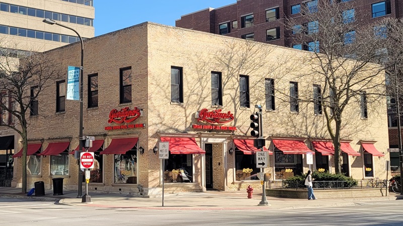 Evanston dining attraction Giordanos Pizza