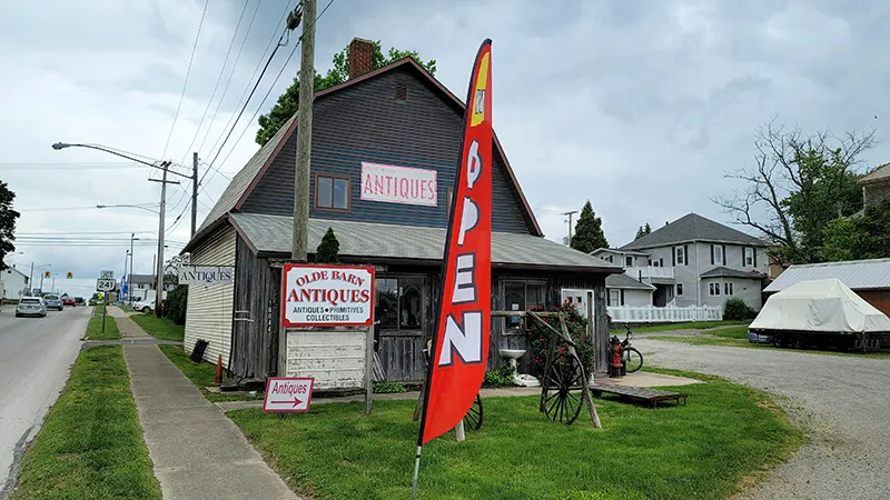 Vintage collectibles at Olde Barn Antiques in Mt Eaton, Ohio
