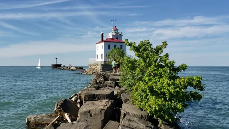 fairport harbor west breakwater light